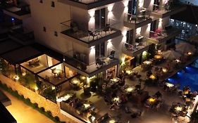 Avenue Hotel